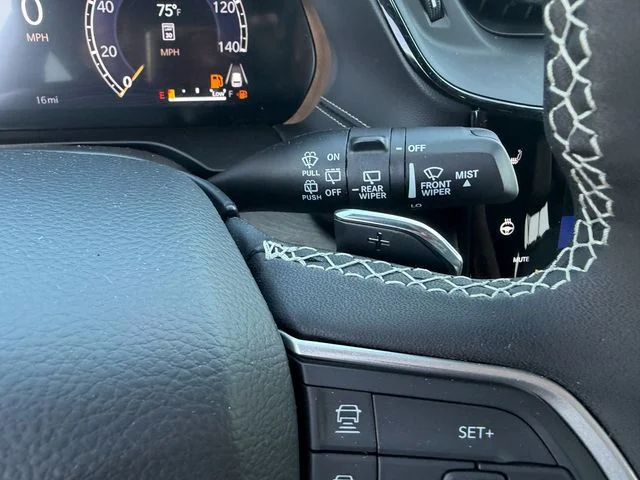 New 2026 Silver Zynith Exterior Paint Jeep Altitude image 17