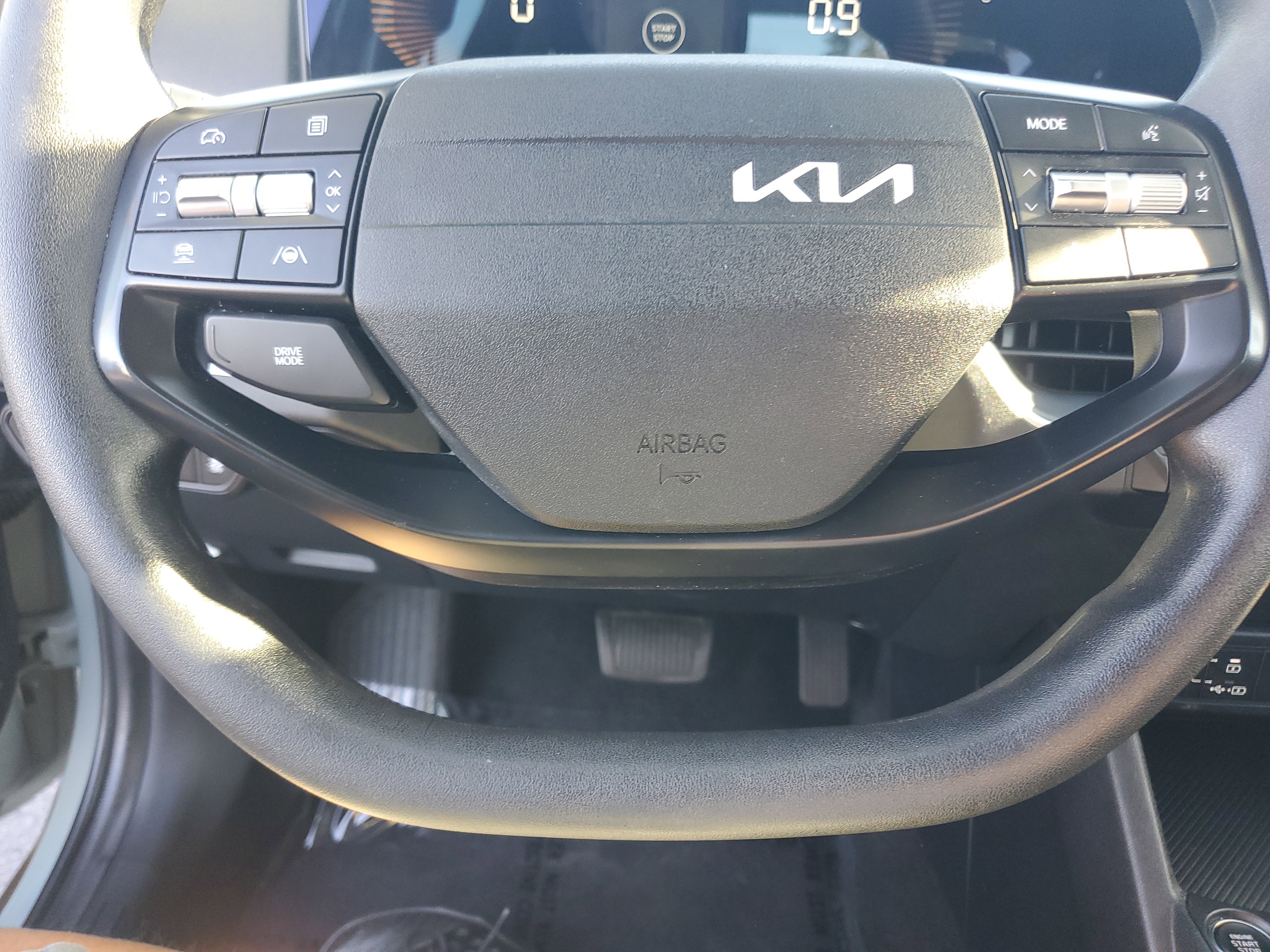 Used 2025 Blue Kia LXS image 22