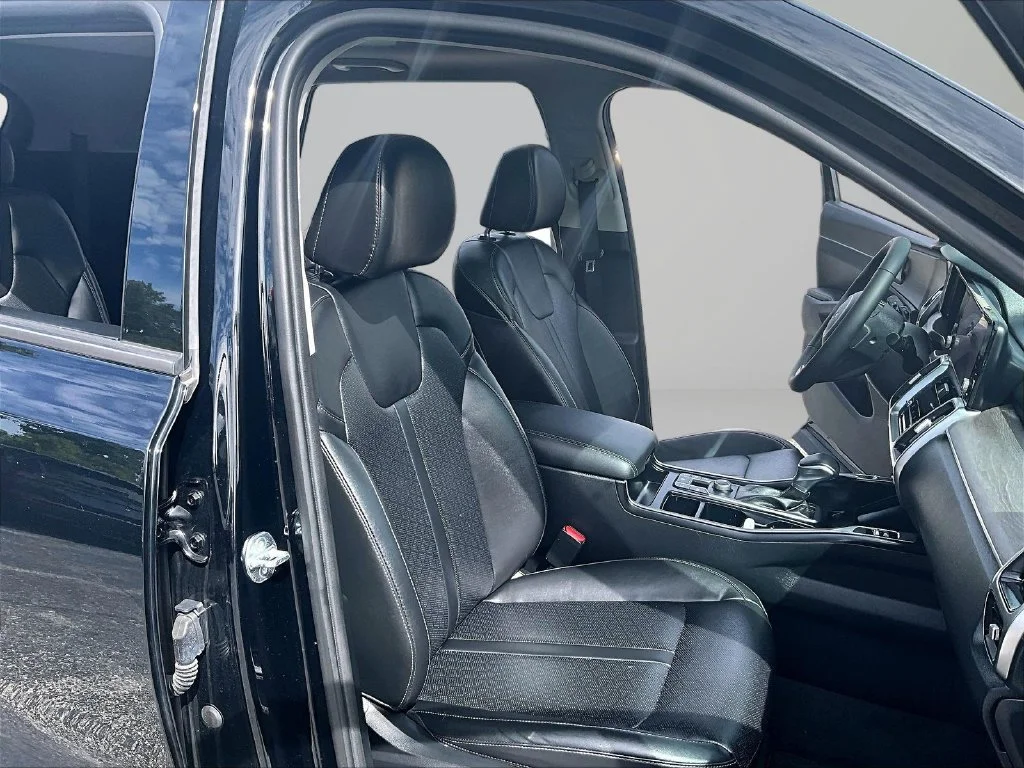 Used 2023 Black Kia X-Line EX image 8