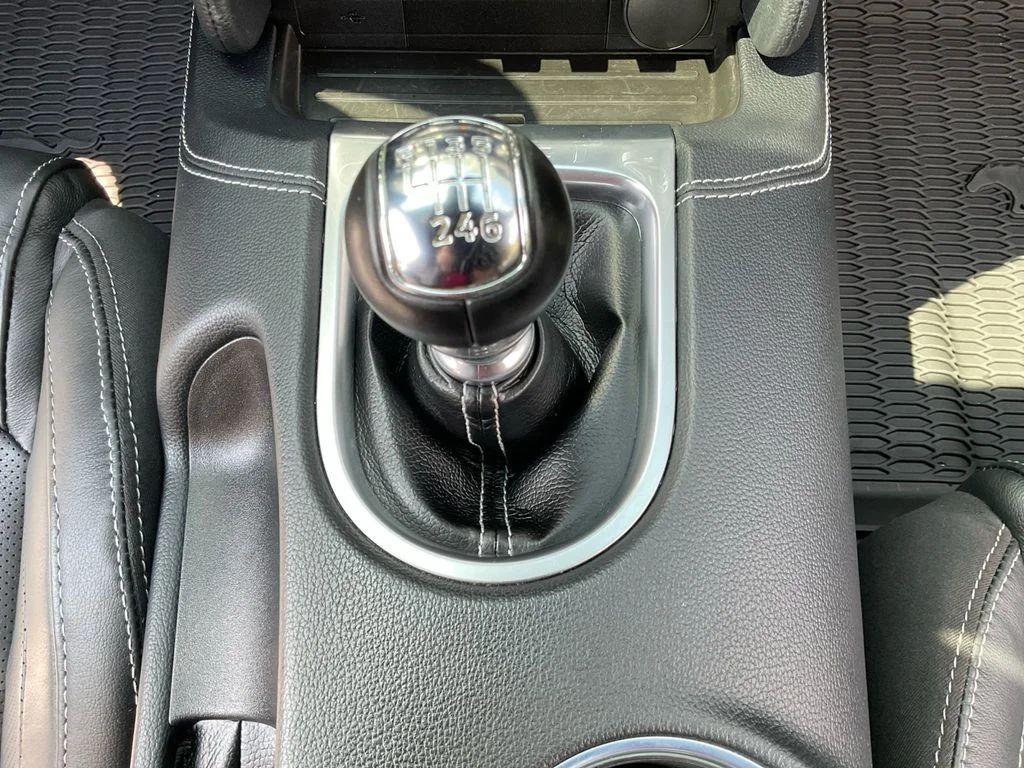 Used 2023 Silver Ford GT Premium image 33