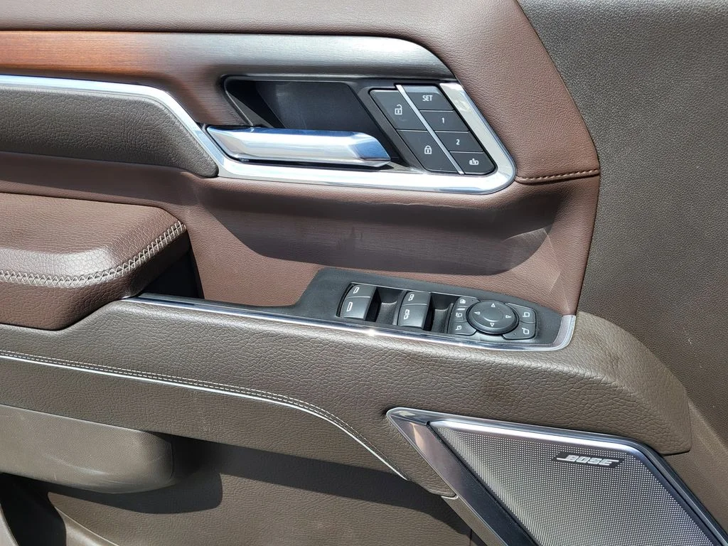 Used 2024 White Frost Tricoat GMC Denali image 18