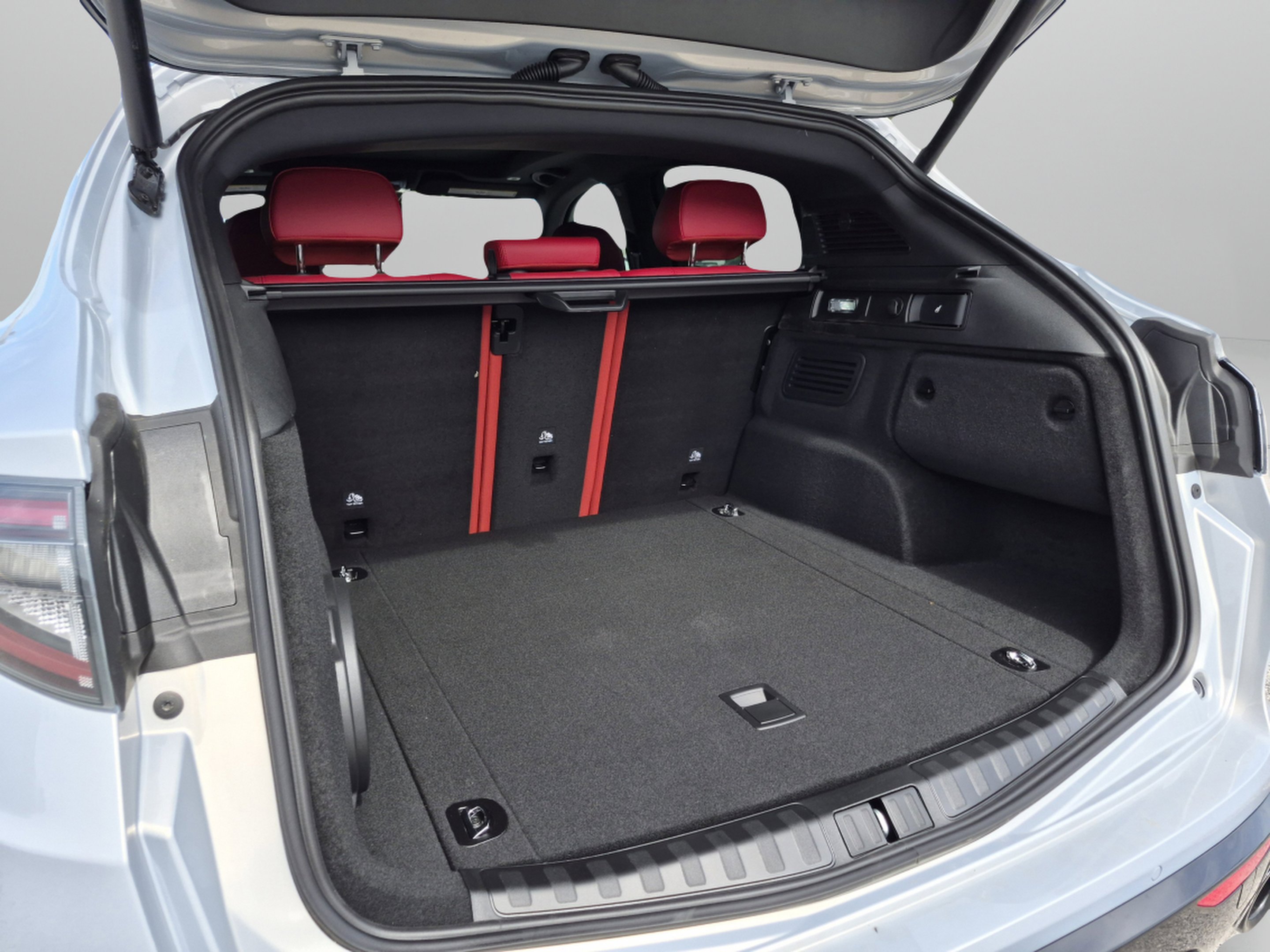 New 2026 Moonlight Gray Metallic Alfa Romeo  image 11