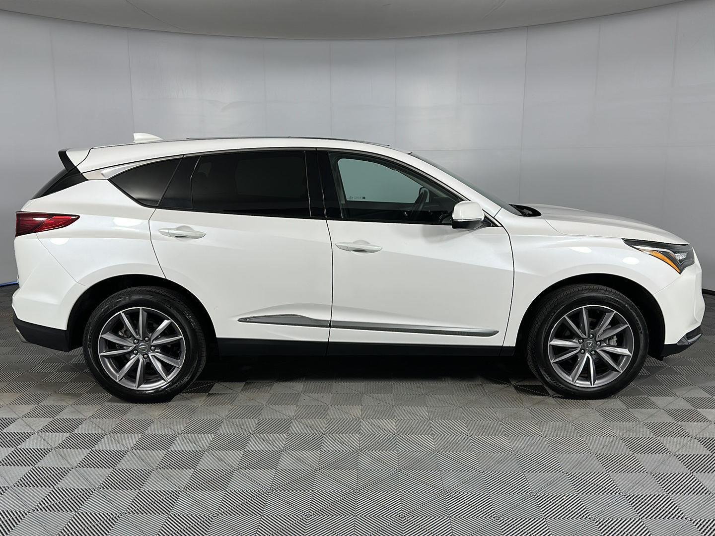 Used 2022 Platinum White Pearl Acura SH-AWD w/Tech image 28