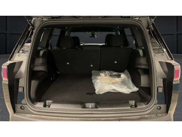 New 2026 Diamond Black Crystal Pearlcoat Jeep Laredo image 25