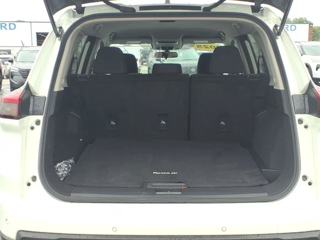 Used 2025 White Nissan S image 7