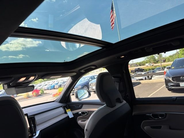 New 2026 White Volvo T8 Ultra image 9