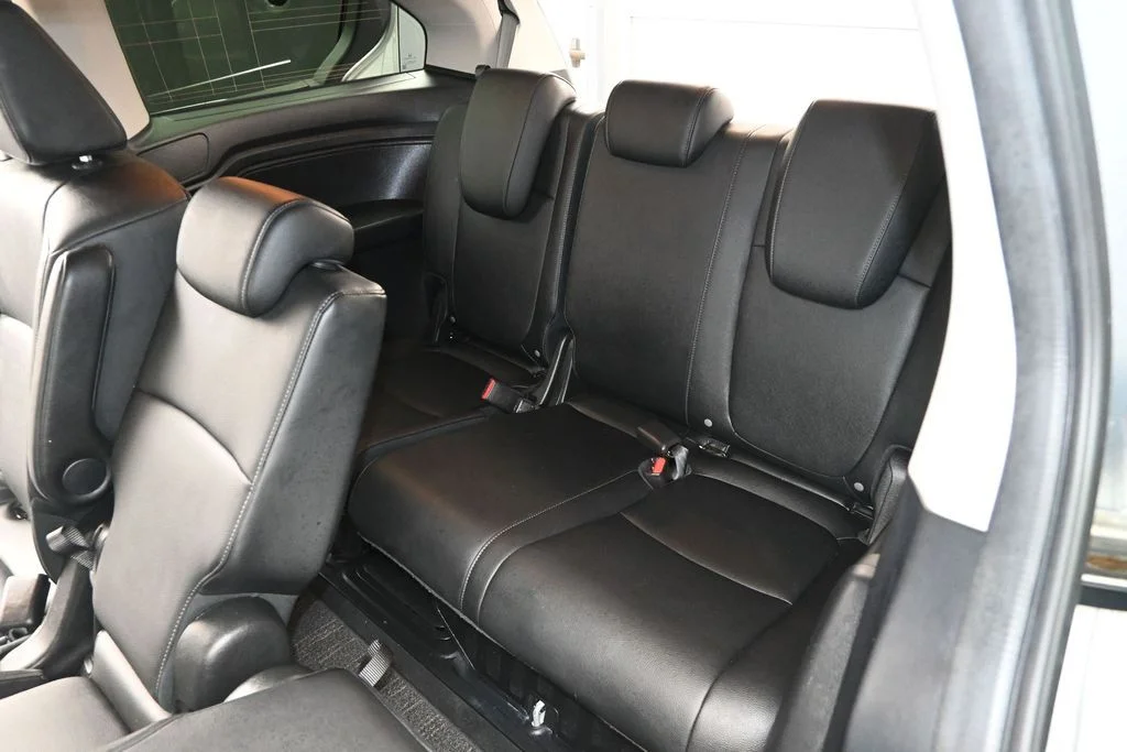 Used 2025 Solar Silver Metallic Honda EX-L image 13