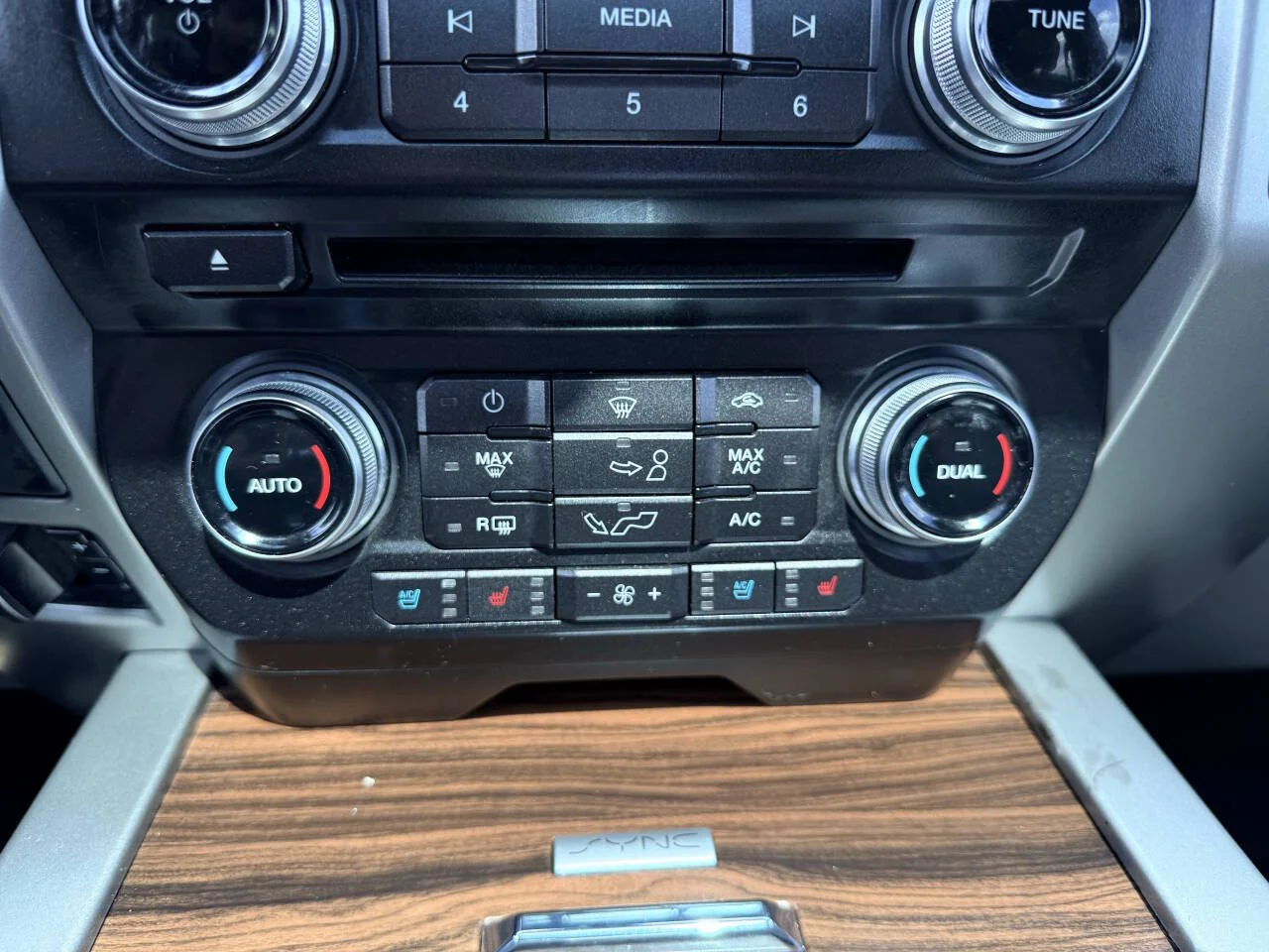 Used 2017 Black Ford Lariat 4x4 4dr SuperCrew 5.5 ft. SB image 23