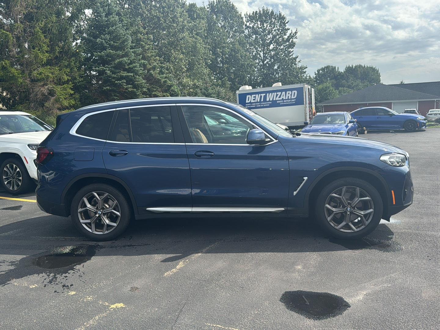Used 2023 Phytonic Blue Metallic BMW xDrive30i image 2