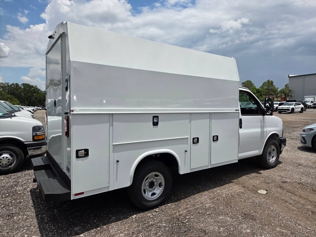 New 2026 Summit White Chevrolet 1WT image 16