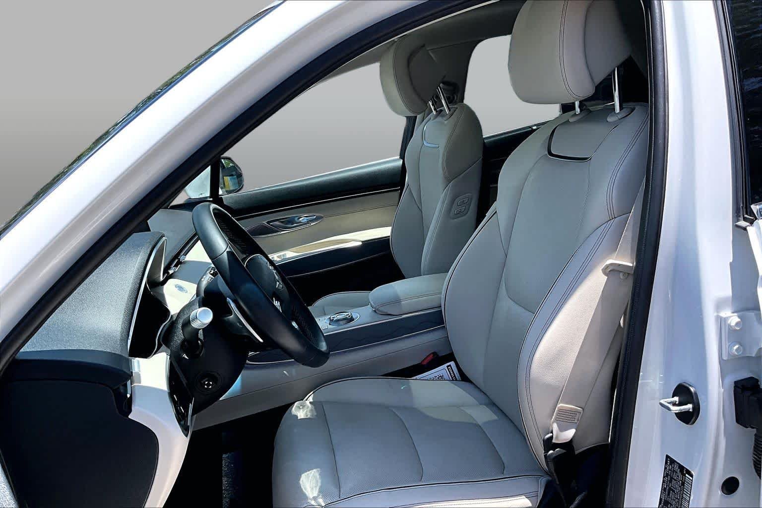 Used 2023 Uyuni White Genesis 2.5T image 8