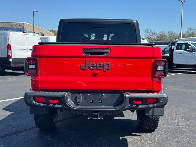 Used 2024 Firecracker Red Clearcoat Jeep Rubicon image 5