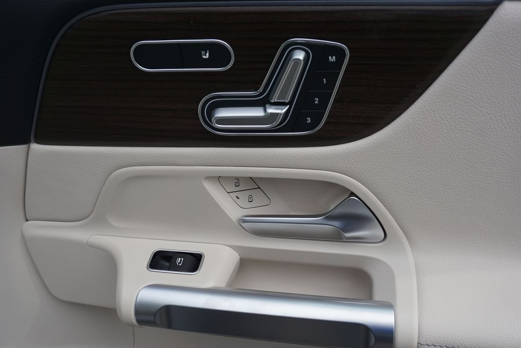 2025 Mercedes-Benz GLB Base - Photo 61
