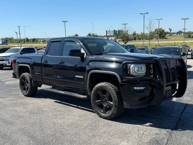 Used 2017 ONYX BLACK GMC NA image 8