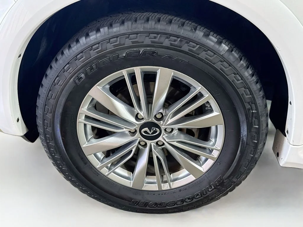 Used 2018 White INFINITI  image 43
