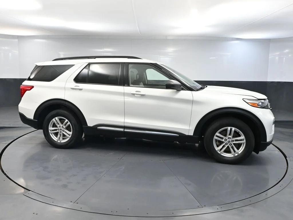 Certified Used 2022 White Ford XLT image 4