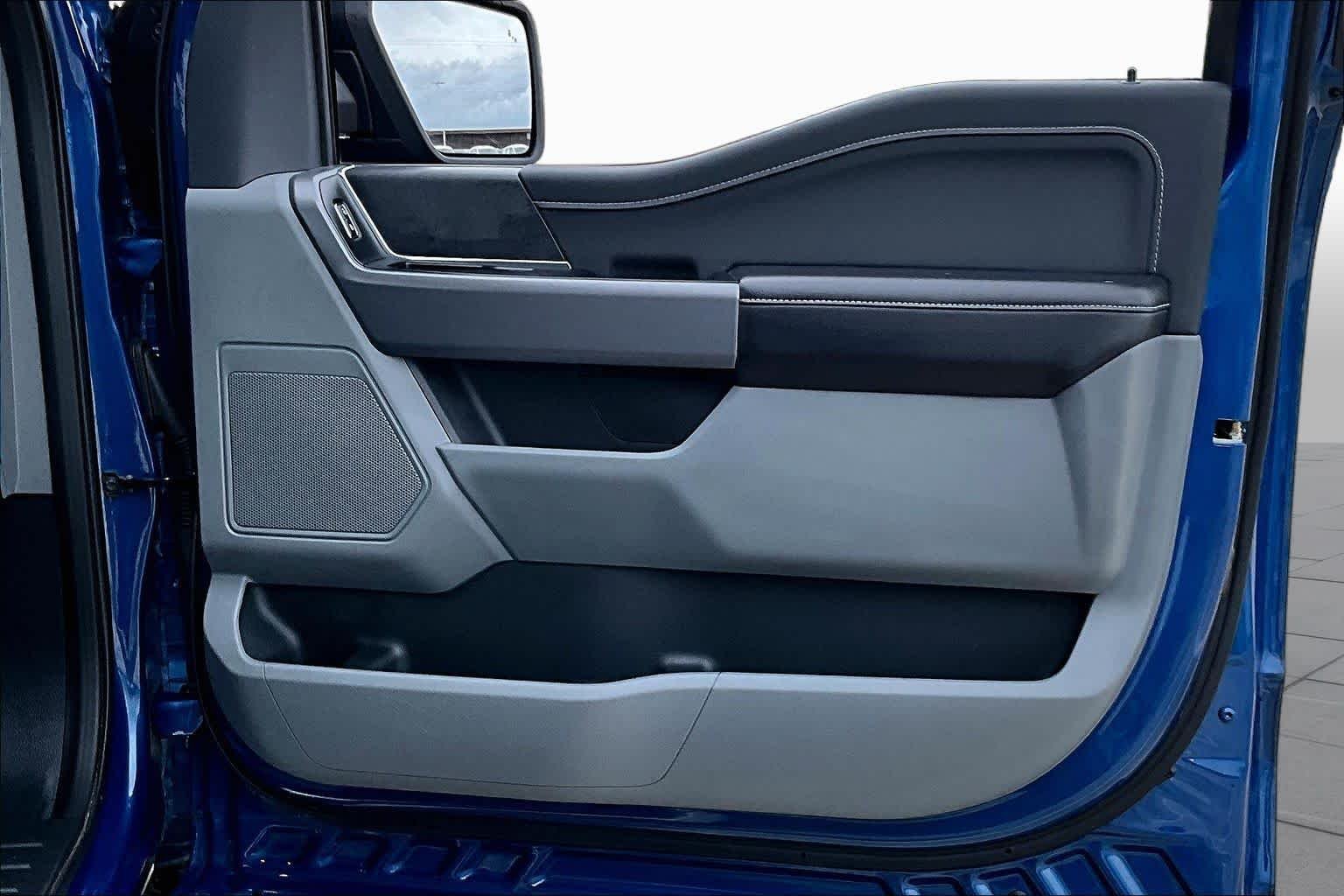 Used 2025 Atlas Blue Metallic Ford XLT image 23