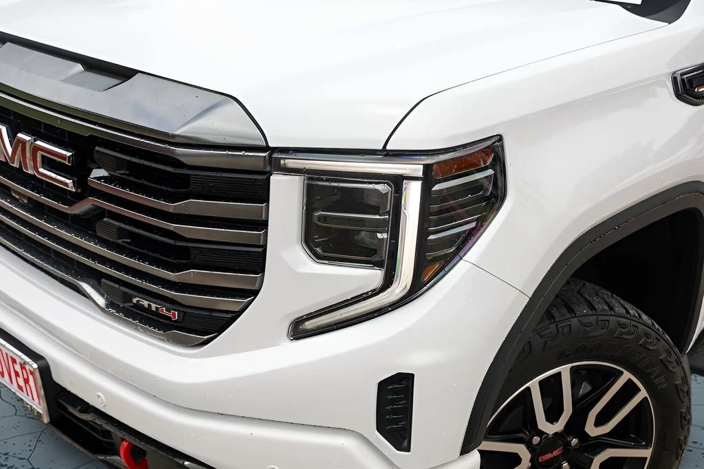Used 2024 White GMC AT4 image 3