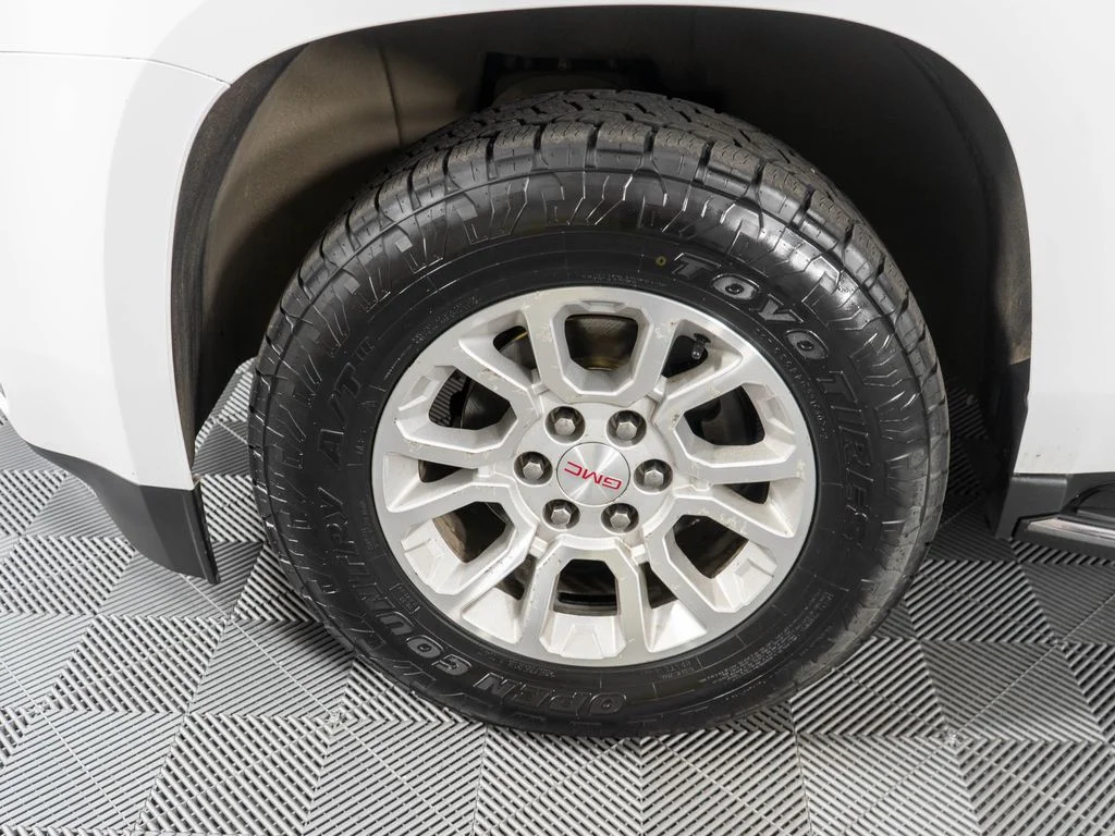 Used 2018 White GMC SLT image 28