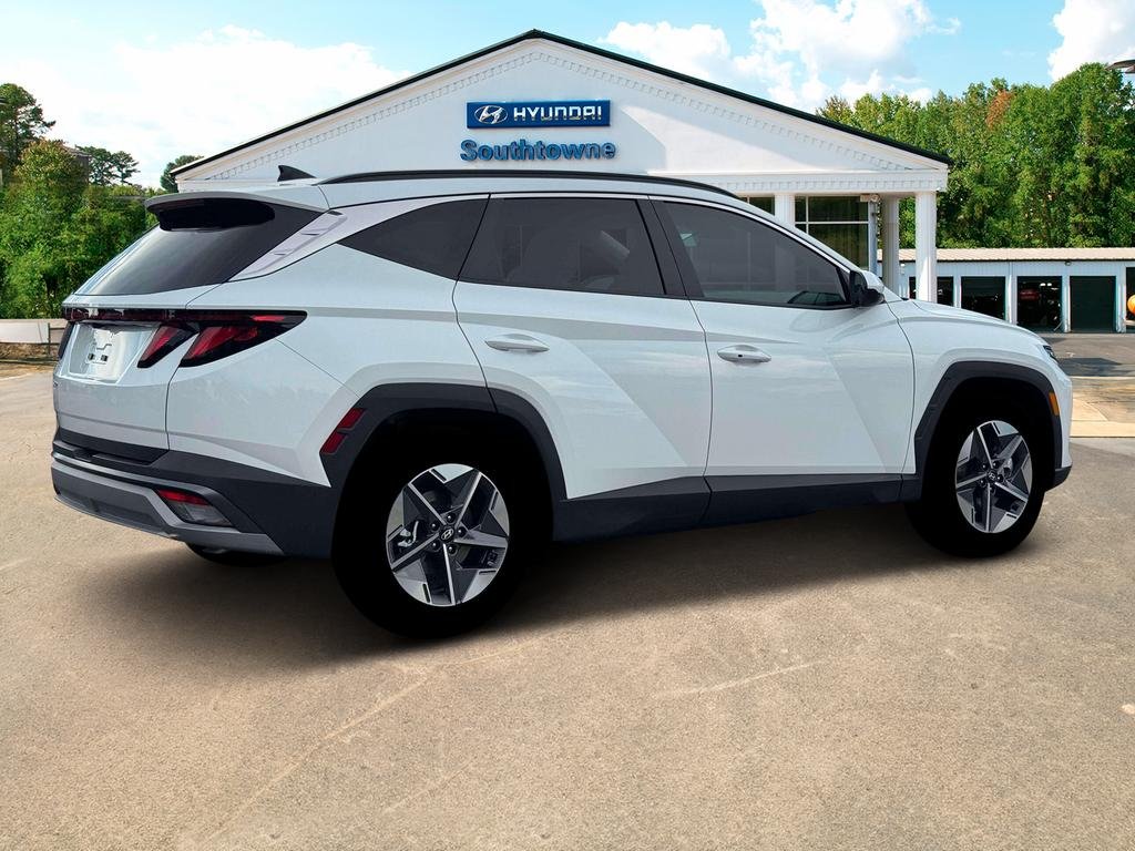 New 2026 White Hyundai SEL FWD image 7