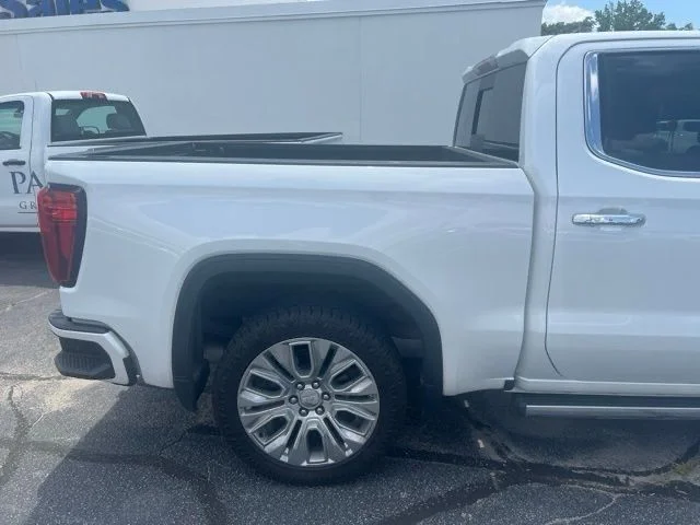 Used 2022 White GMC Denali image 10