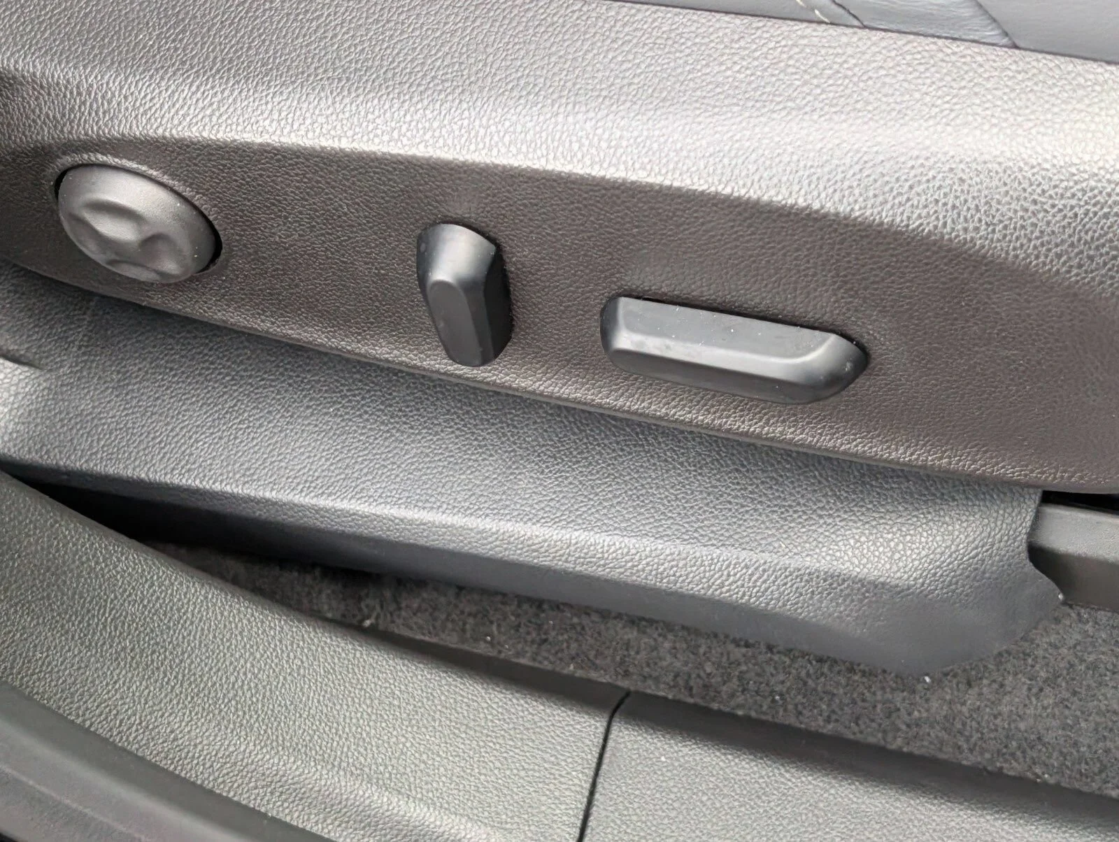 Used 2020 EBONY TWILIGHT METALLIC Buick Premium image 24