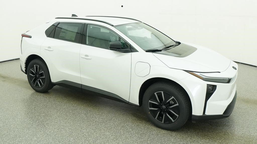 New 2026 Wind Chill Pearl <sup>1</sup> Toyota  XLE image 12