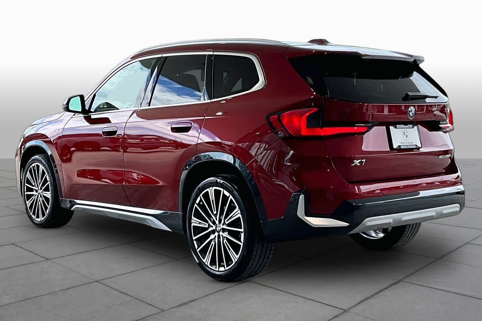 New 2026 Vegas Red Metallic BMW xDrive28i image 12