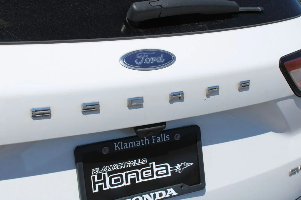 Used 2022 Oxford White Ford SE image 10