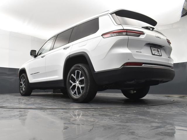 Used 2023 White/off-white Jeep Limited image 22