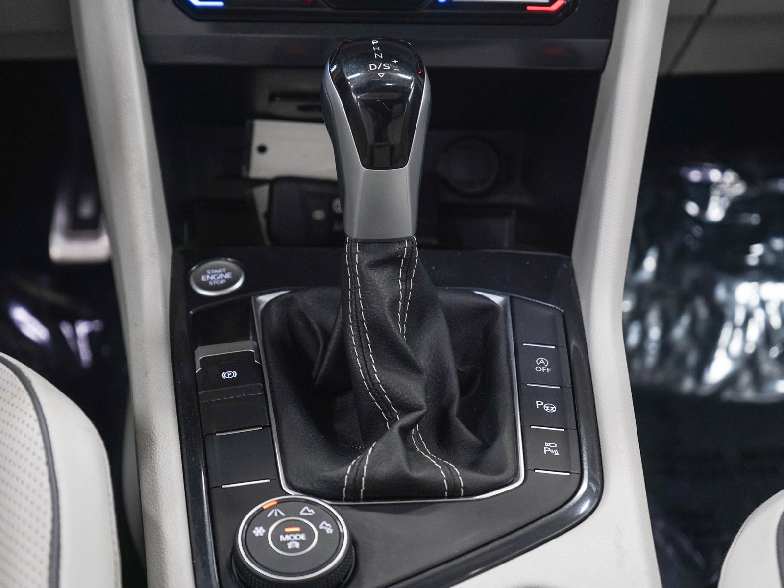 Used 2024  Volkswagen SEL R-Line image 20