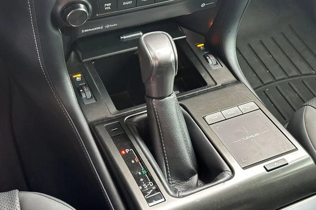 Used 2022  Lexus 460 image 26