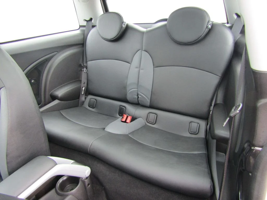 Used 2010 Pepper White MINI Base image 20