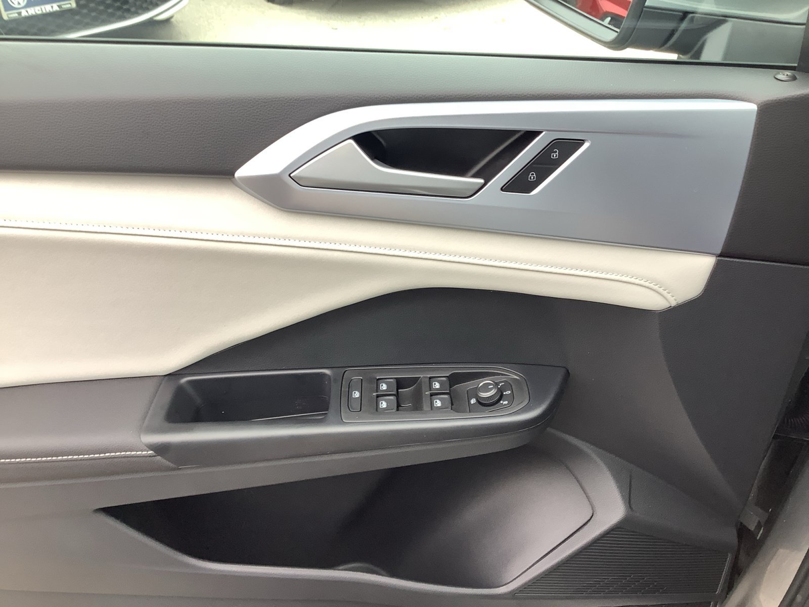 New 2026 Platinum Gray Metallic Volkswagen SE image 28