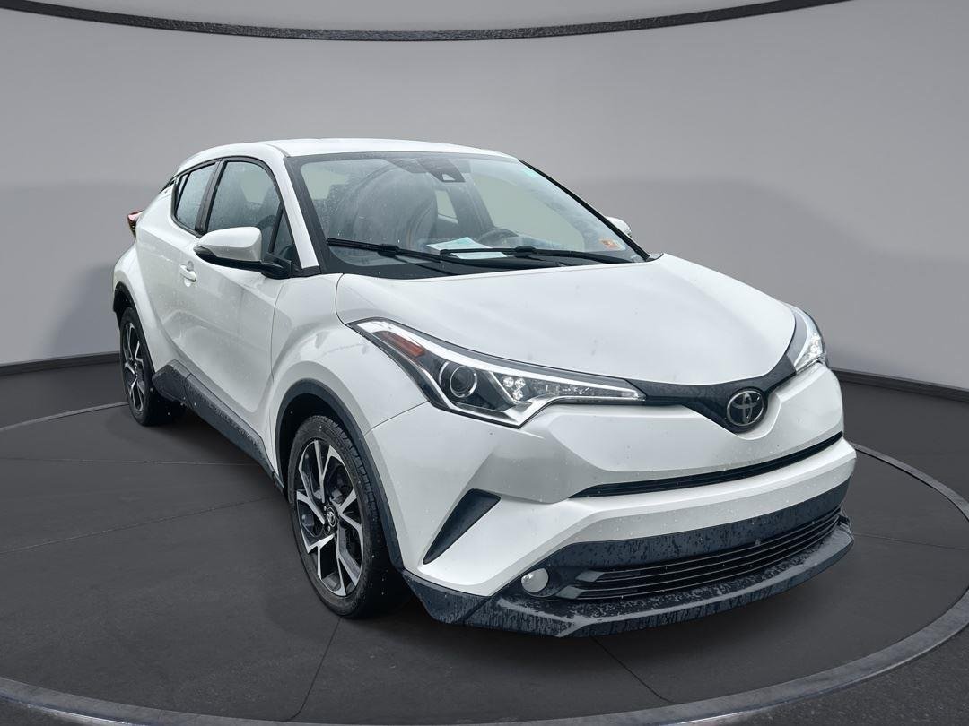 2018 Toyota C-HR XLE Premium's photo