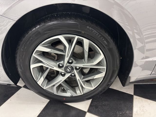 Certified Used 2023 Silver Hyundai SEL image 5