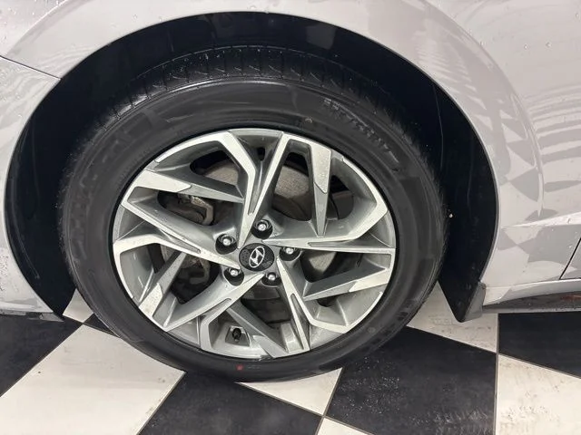 Used 2023 Silver Hyundai SEL image 5