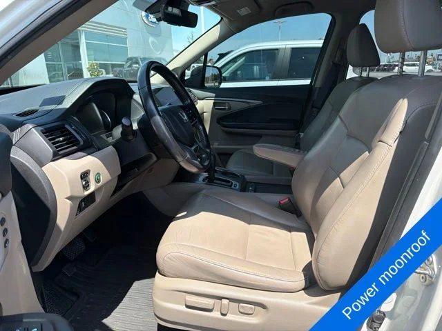 Used 2019 White Diamond Pearl Honda EX-L image 12