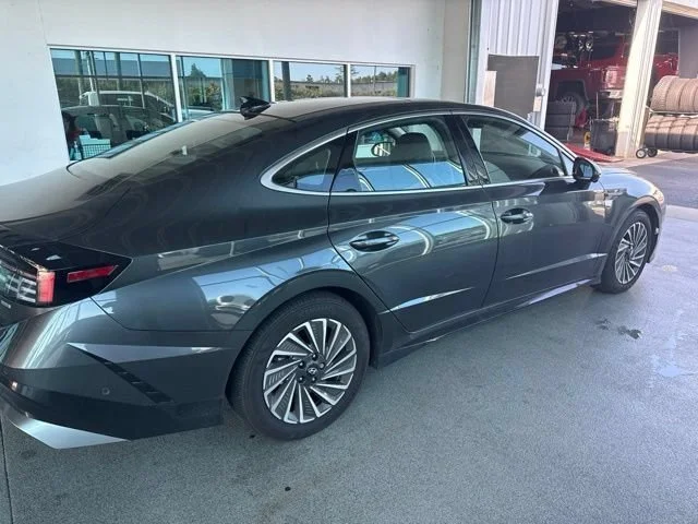Used 2025 Portofino Gray Hyundai Limited image 7