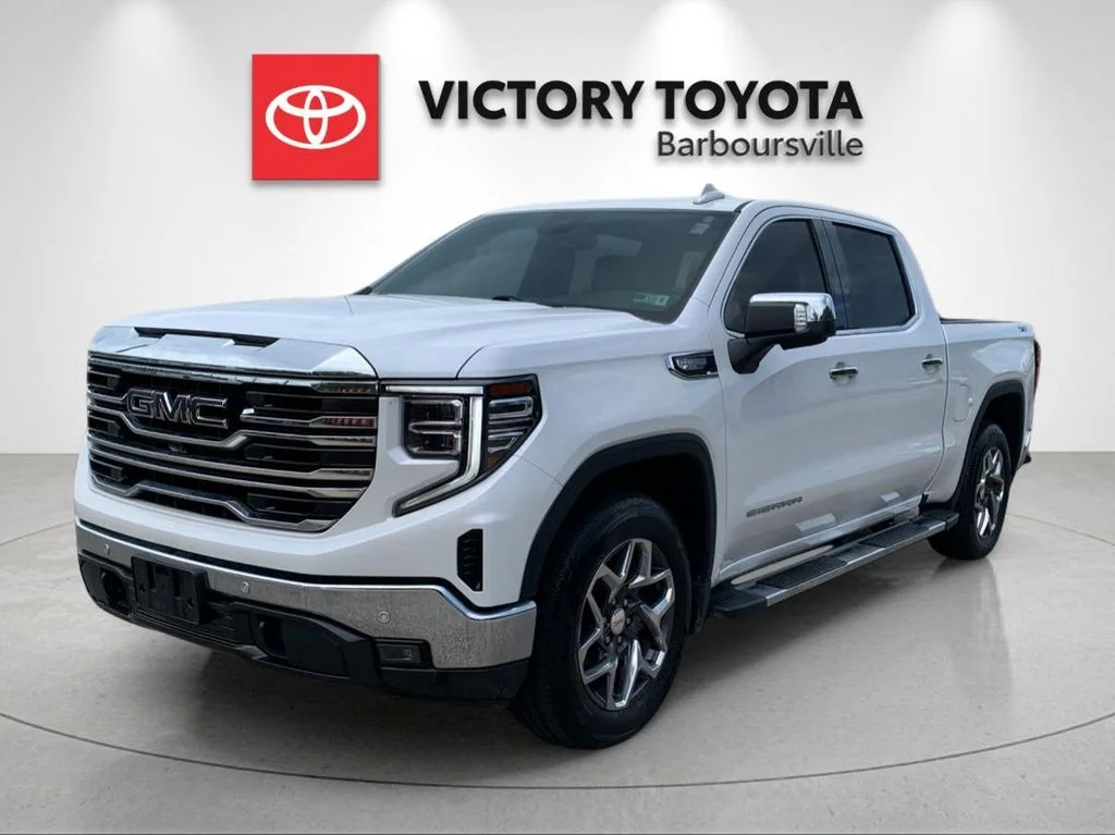 Used 2023 White GMC SLT image 1