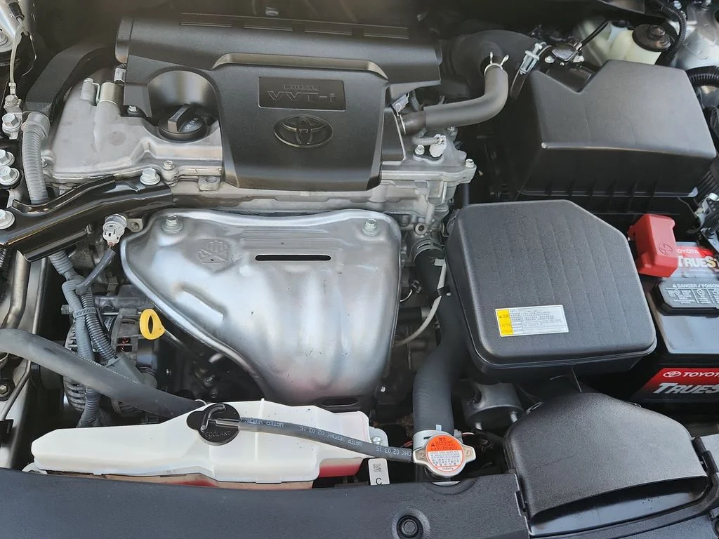 Used 2016 Silver Toyota SE image 14