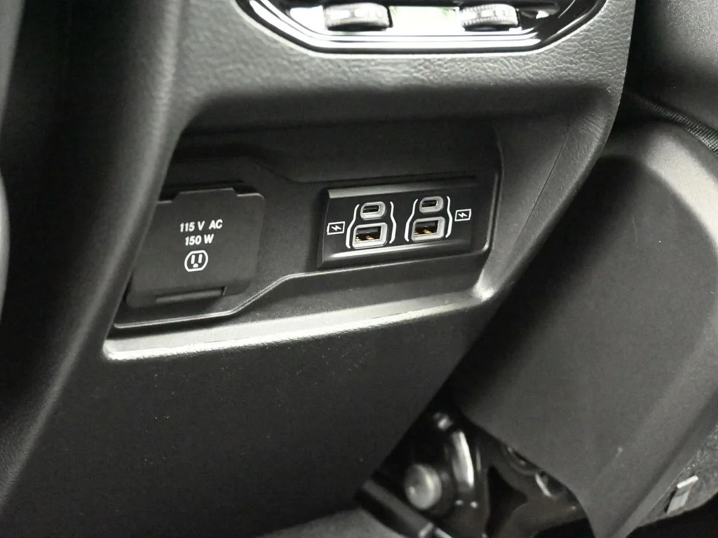 New 2025 Baltic Gray Metallic Clear-Coat Exterior Paint Jeep Altitude X image 30