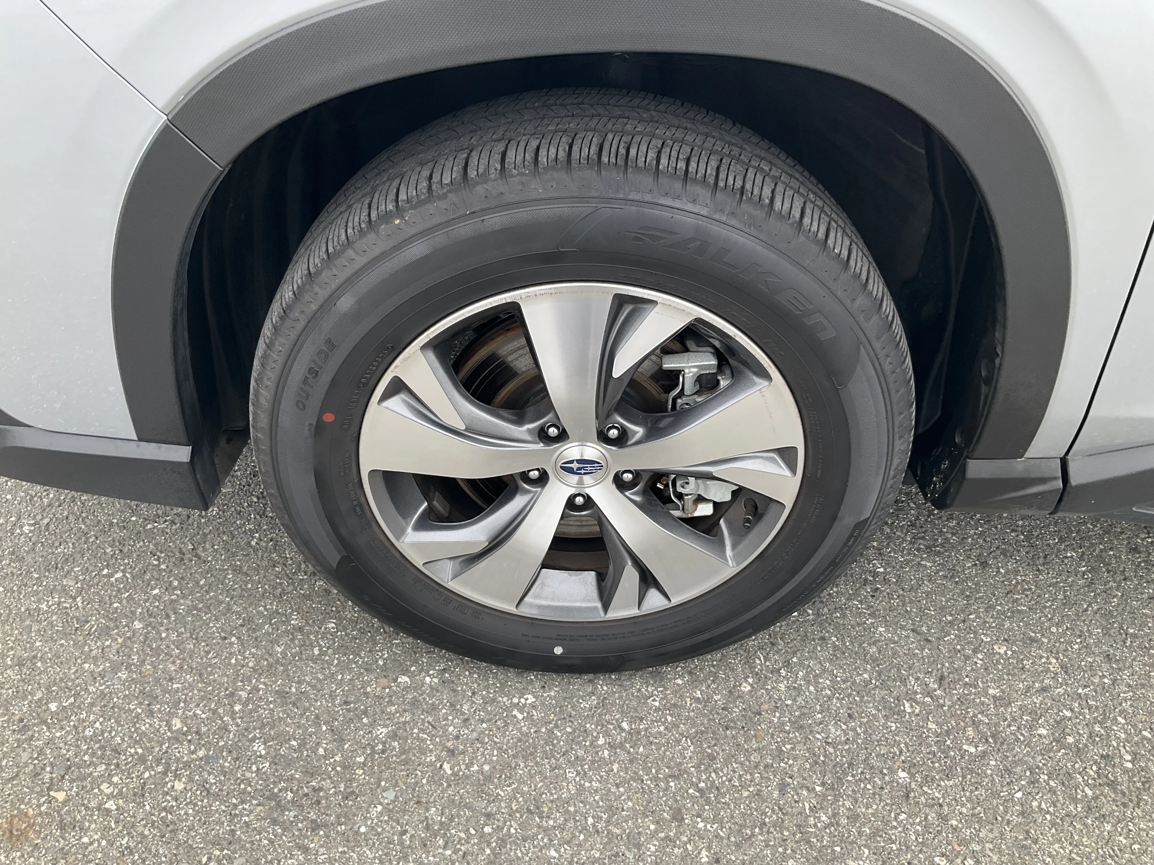 Used 2025 Ice Silver Metallic Subaru Premium image 6