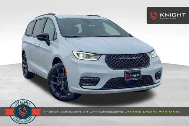 2026 Chrysler Pacifica Select AWD's photo