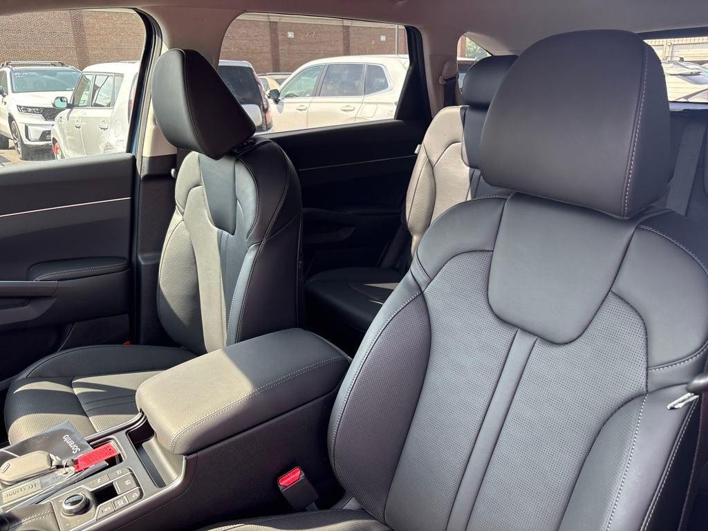 2025 Kia Sorento S - Photo 13