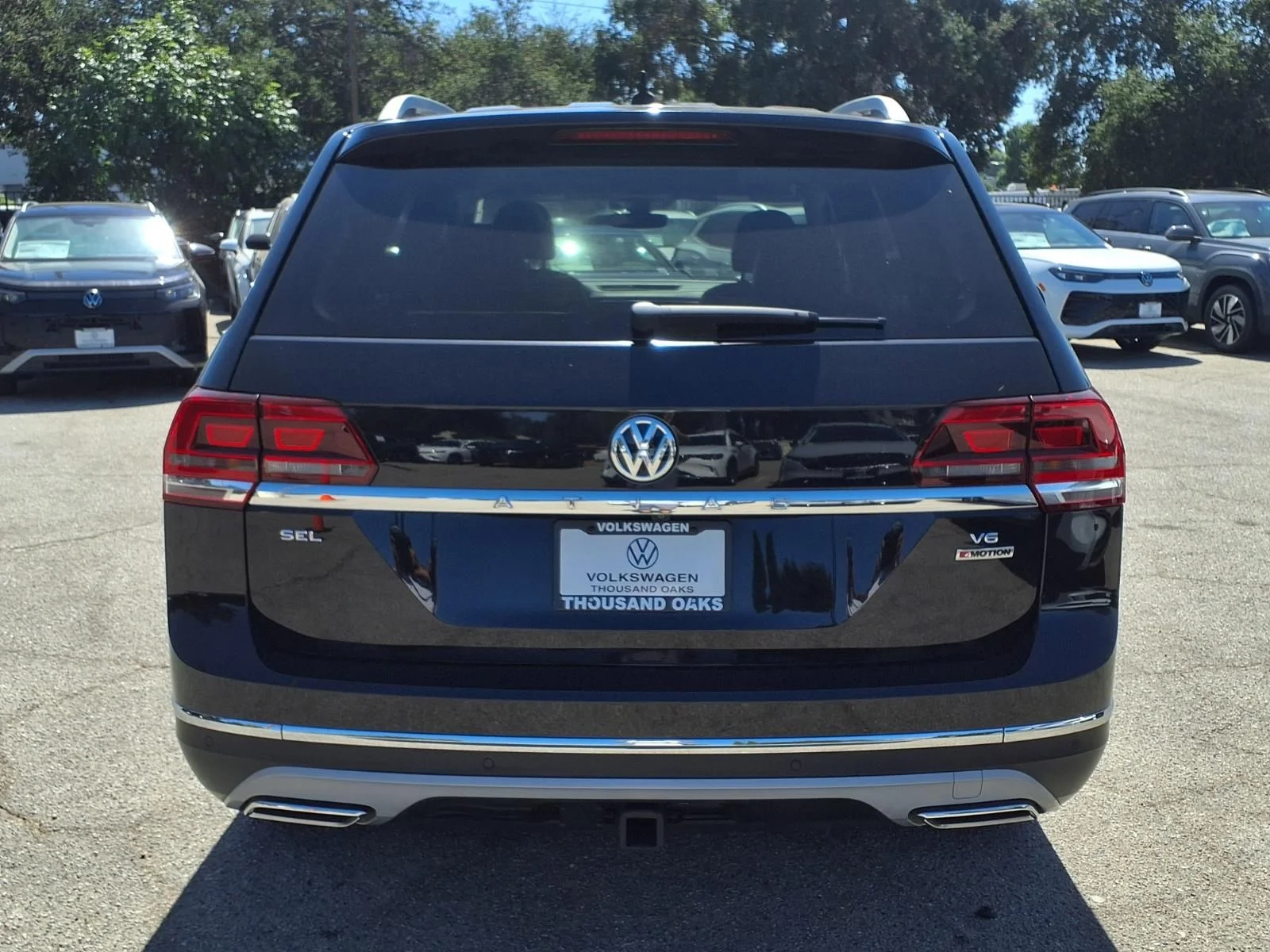 Used 2018 Black Volkswagen SEL image 6