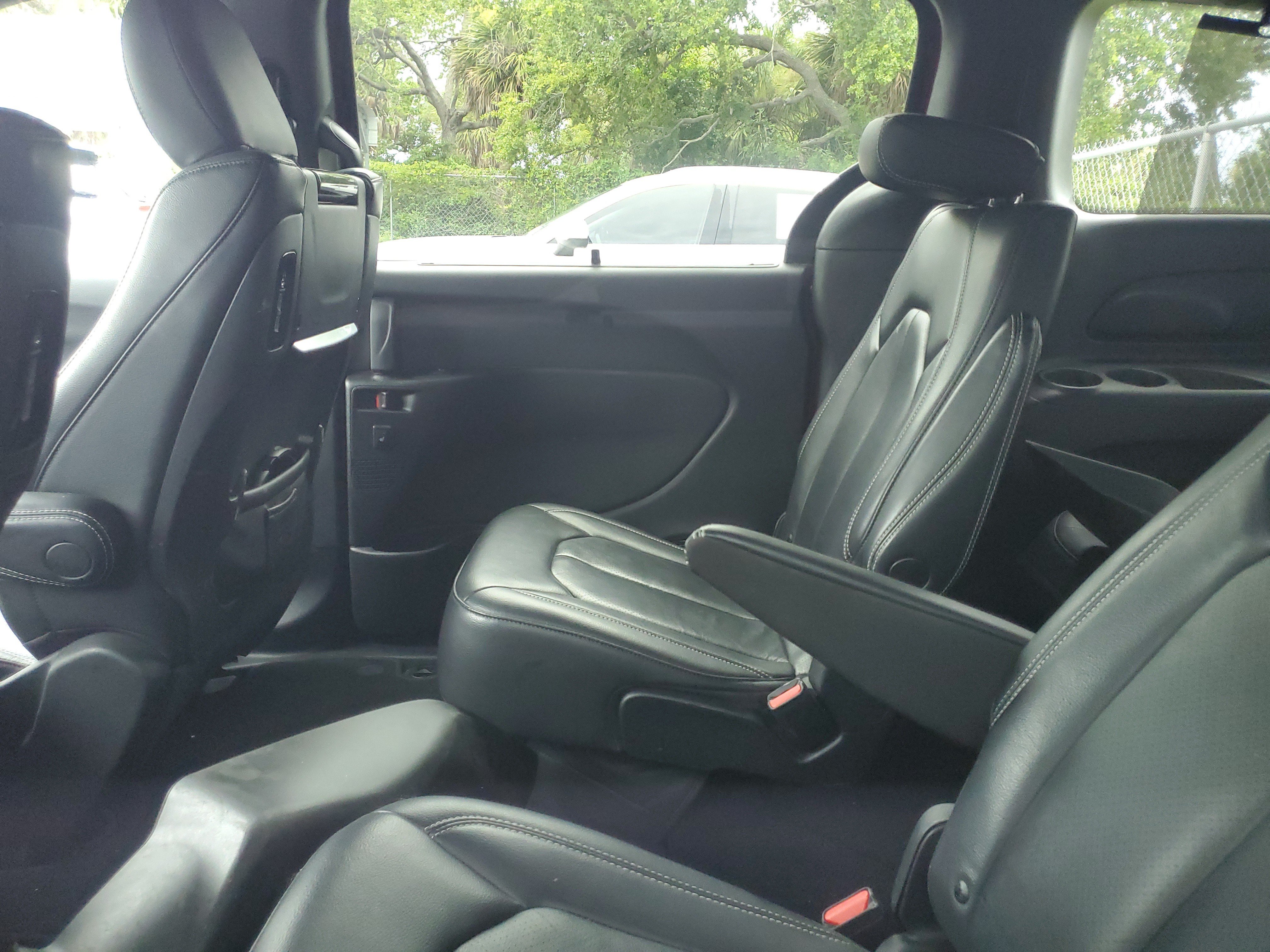 Used 2021 Velvet Red Pearlcoat Chrysler Touring L image 9