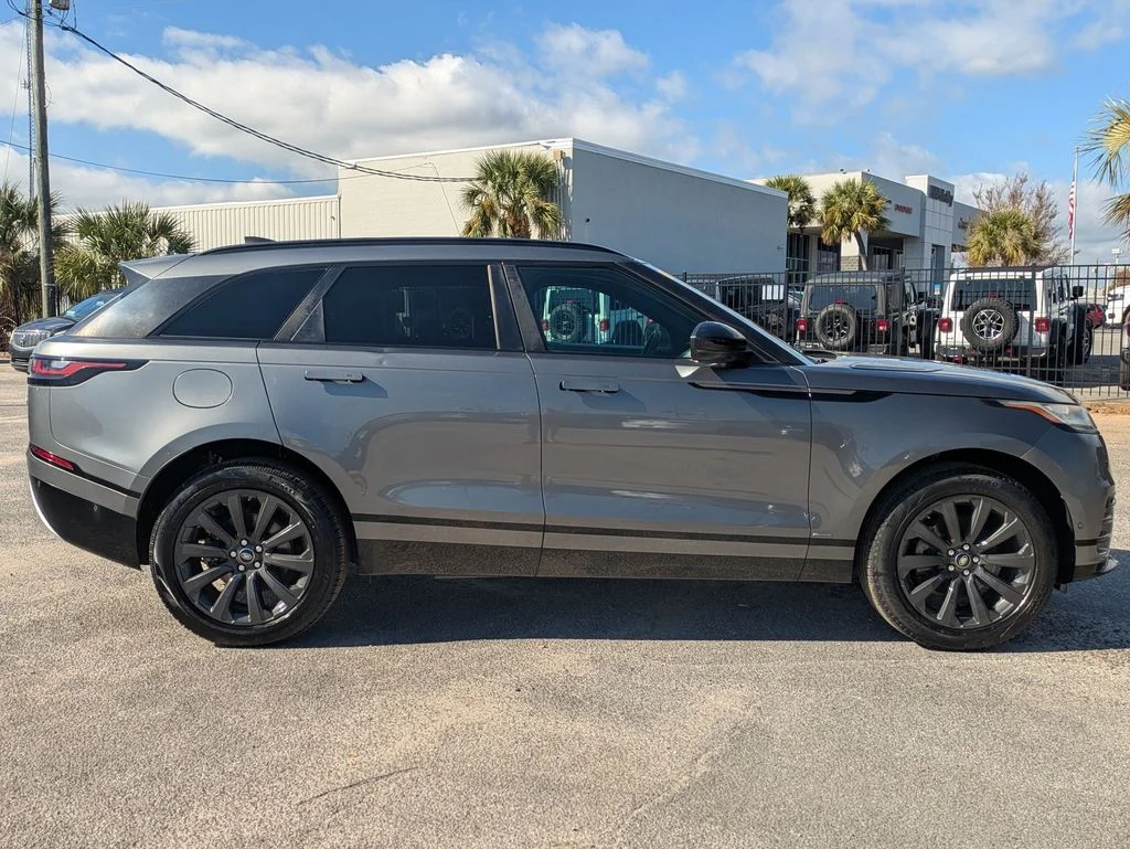 Used 2018 Gray Land Rover SE R-Dynamic image 6