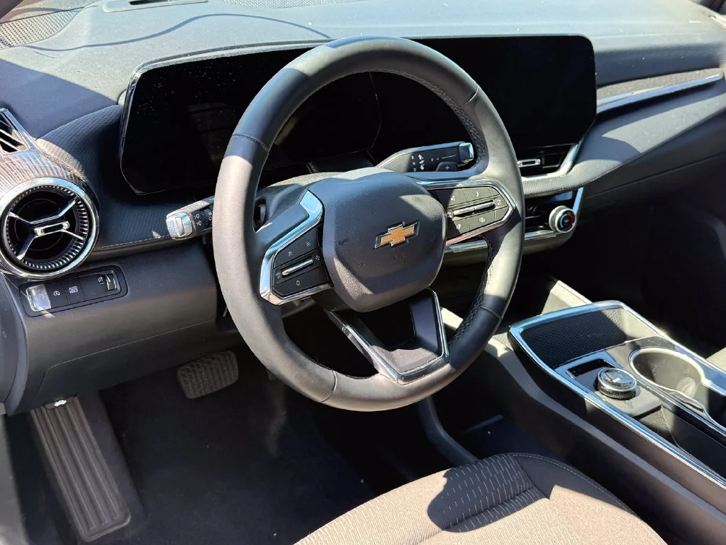 Used 2026 Summit White Chevrolet LT image 5