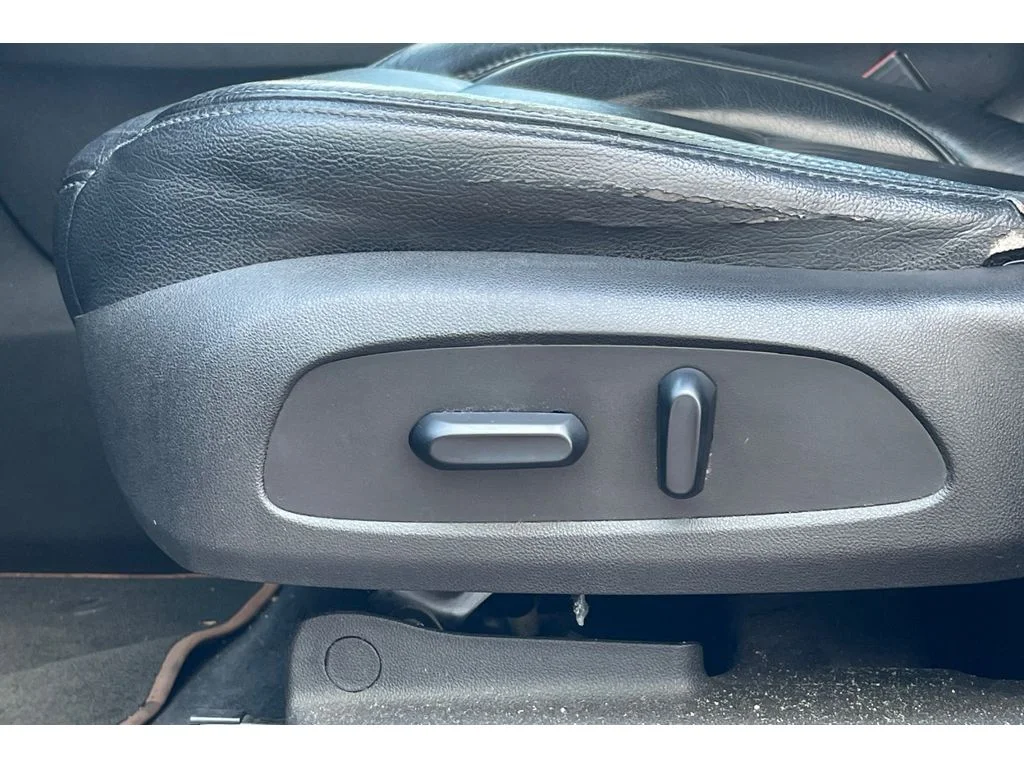 Used 2017 Iridium Metallic GMC SLE image 14